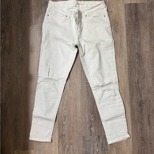 Levi's White Skinny Jeans with Knee Distress